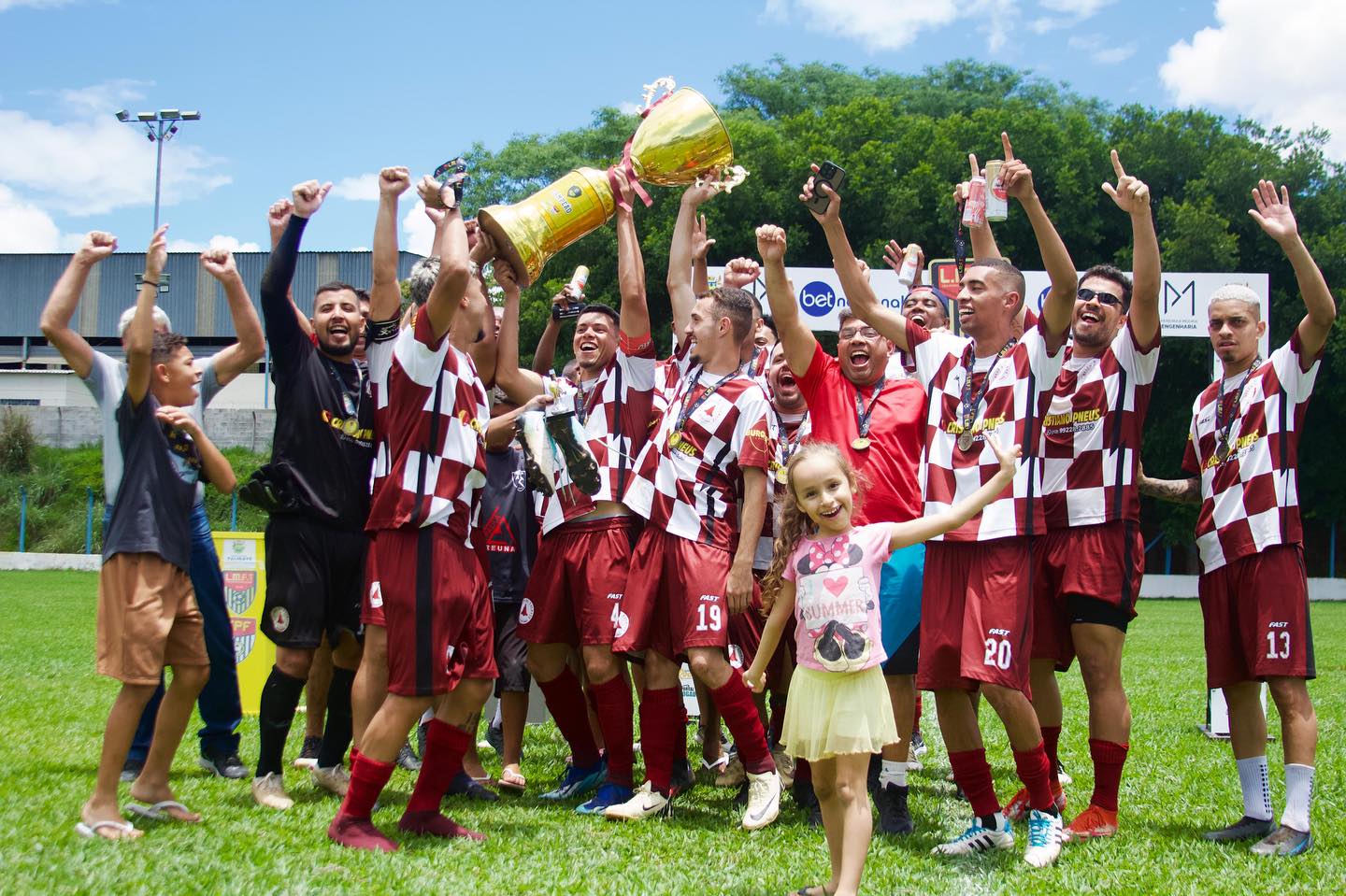 É CAMPEÃO, É CAMPEÃO, BELÉM LEVANTA A TAÇA DA COPA OURO